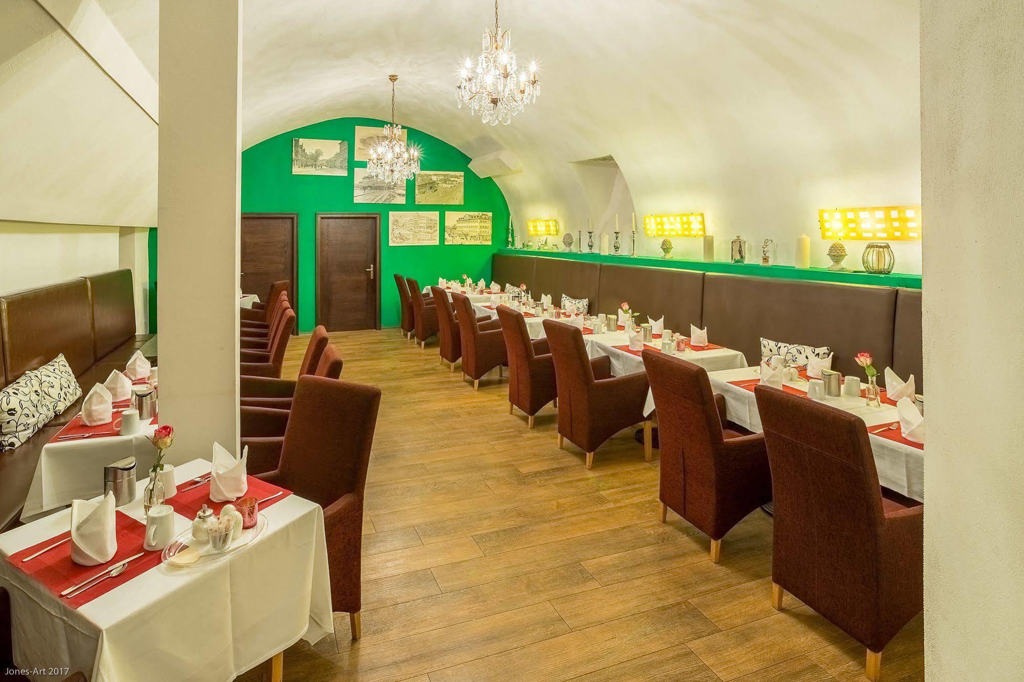 Hotel Bayrischer Hof Χαϊδελβέργη Εξωτερικό φωτογραφία