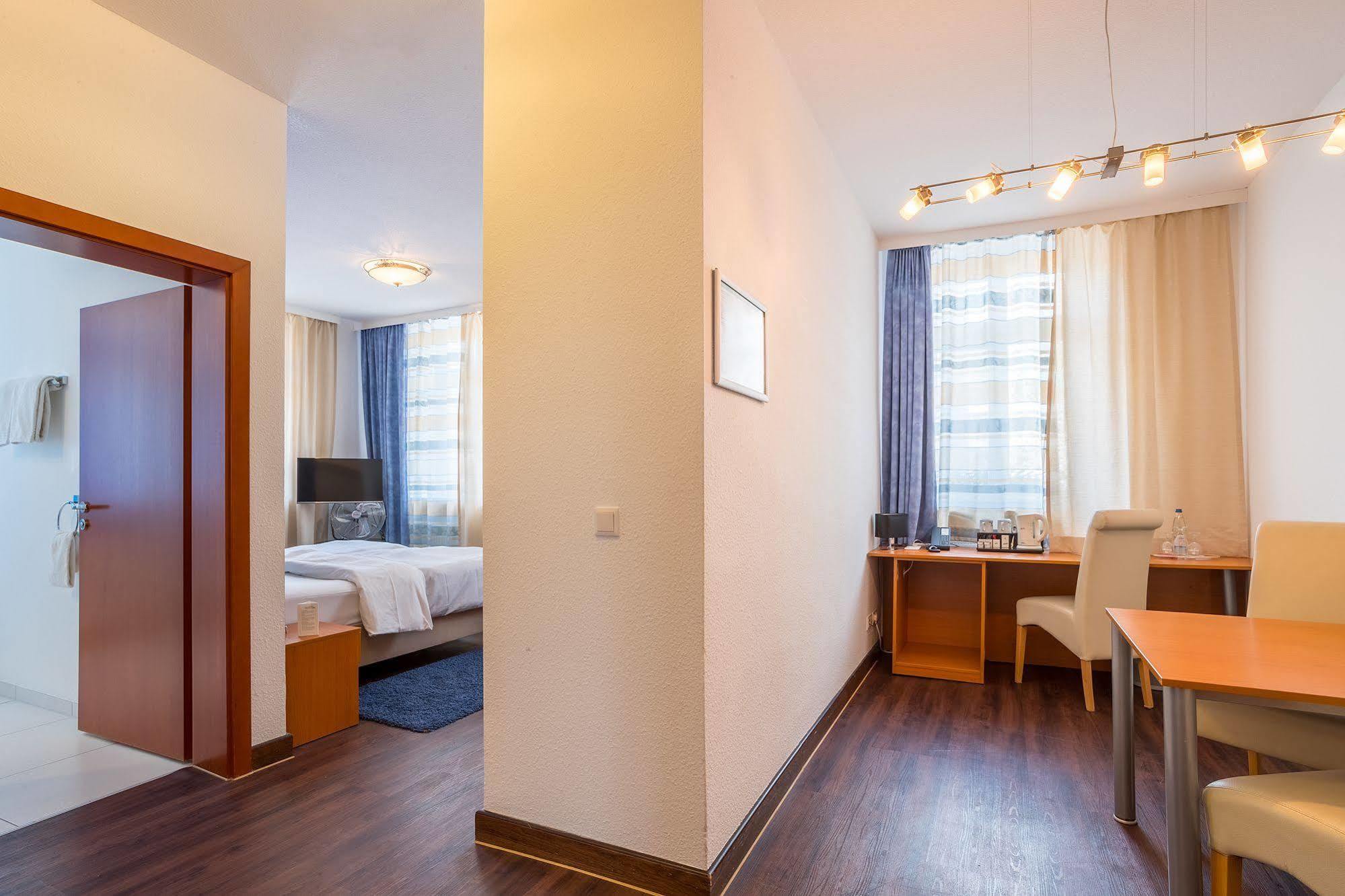 Hotel Bayrischer Hof Χαϊδελβέργη Εξωτερικό φωτογραφία