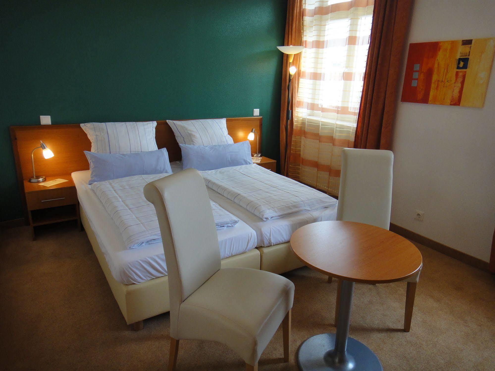 Hotel Bayrischer Hof Χαϊδελβέργη Εξωτερικό φωτογραφία
